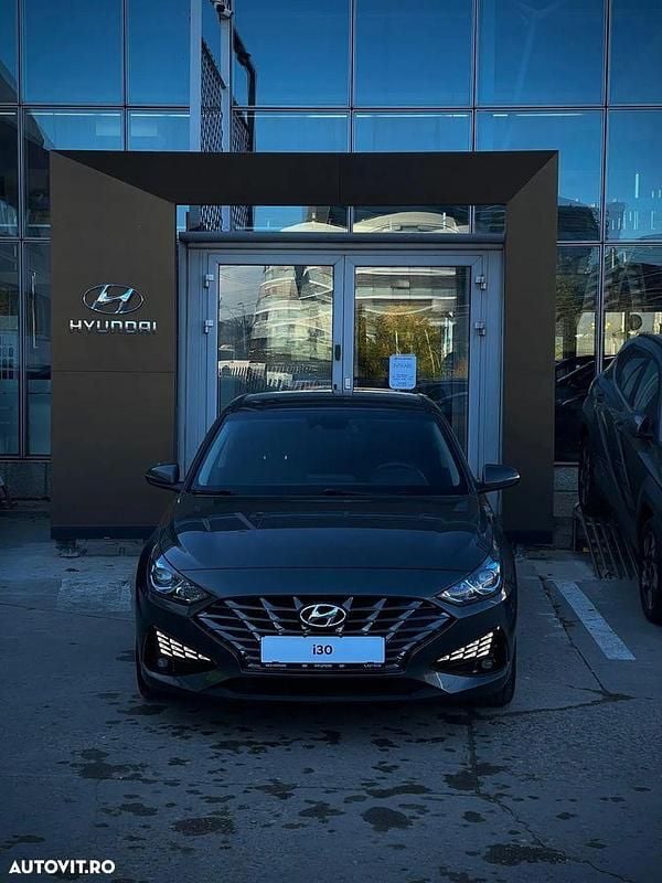 Culoareverde Utilizat 2023 Hyundai i30 Hatchback | 14.999 EUR (Preț OK) - Imagine 1/4