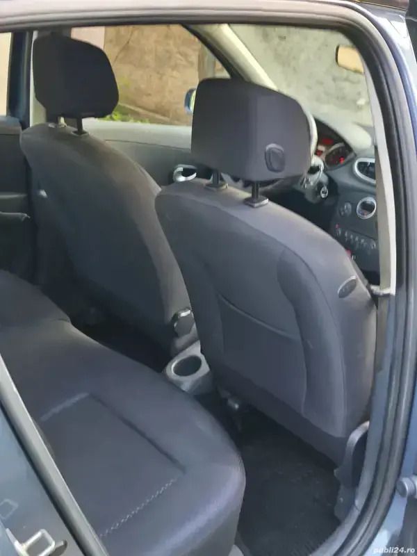 Gri Utilizat 2007 Renault Clio II Hatchback | 1.900 EUR (Preț OK) - Imagine 1/4