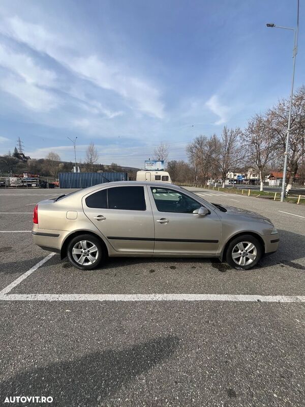 Argint Utilizat 2006 Skoda Octavia Classic Berlinǎ | 2.800 EUR (Preț OK) - Imagine 1/4