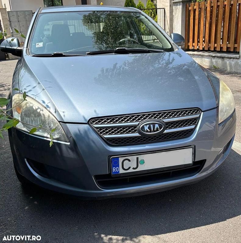 Culoarealbastru Utilizat 2008 Kia Ceed Style Hatchback | 2.300 EUR (Preț bun) - Imagine 1/4