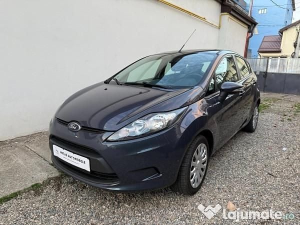 Alte culori Utilizat 2012 Ford Fiesta Champions Edition | 4.400 EUR - Imagine 1/4