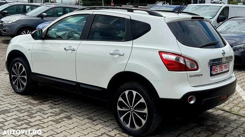 Second-hand Nissan Qashqai N-Connecta 130 CP (95 kW) 2013 Culoarealb SUV