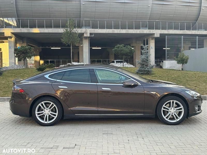Second-hand Tesla Model S 492 kW (670 CP) 2015 Culoaremaro Hatchback