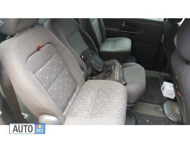 Second-hand VW Sharan 130 CP (95 kW) 2005 Negru Monovolum