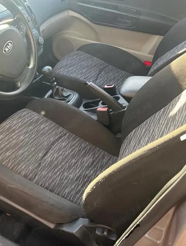 Bej Utilizat 2008 Kia Ceed Hatchback | 4.250 EUR (Preț OK) - Imagine 1/4