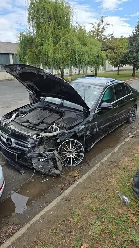 Utilizat 2017 Mercedes E200 Berlinǎ | 11.500 EUR - Imagine 1/2