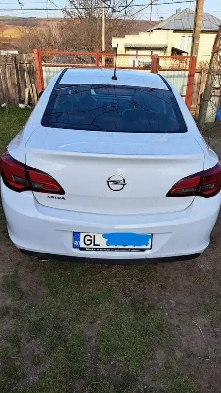 Alb Utilizat 2019 Opel Astra Berlinǎ | 7.000 EUR (Preț bun) - Imagine 1/4