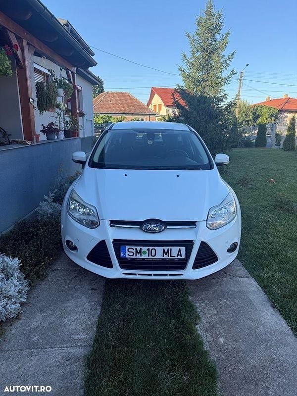 Alb Utilizat 2014 Ford Focus Business Edition Hatchback | 4.250 EUR (Super Preț) - Imagine 1/4