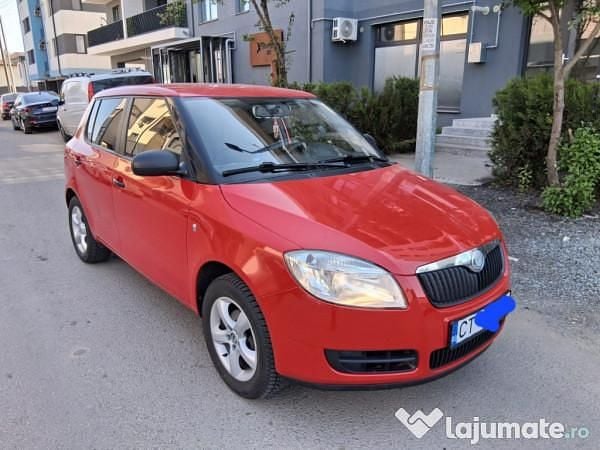 Roșu Utilizat 2010 Skoda Fabia Hatchback | 2.650 EUR (Preț OK) - Imagine 1/4