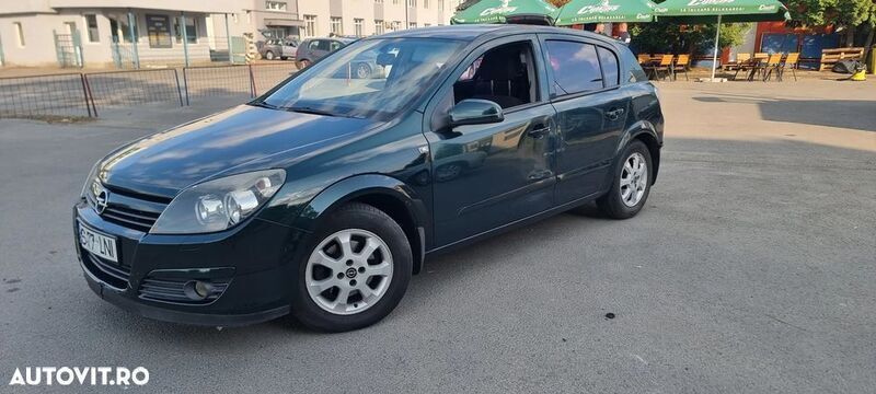 Verde Utilizat 2004 Opel Astra Hatchback | 790 EUR (Super Preț) - Imagine 1/4