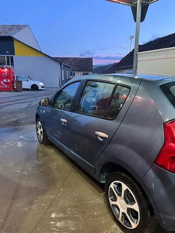 Utilizat 2008 Dacia Sandero Berlinǎ | 2.200 EUR (Preț bun) - Imagine 1/4