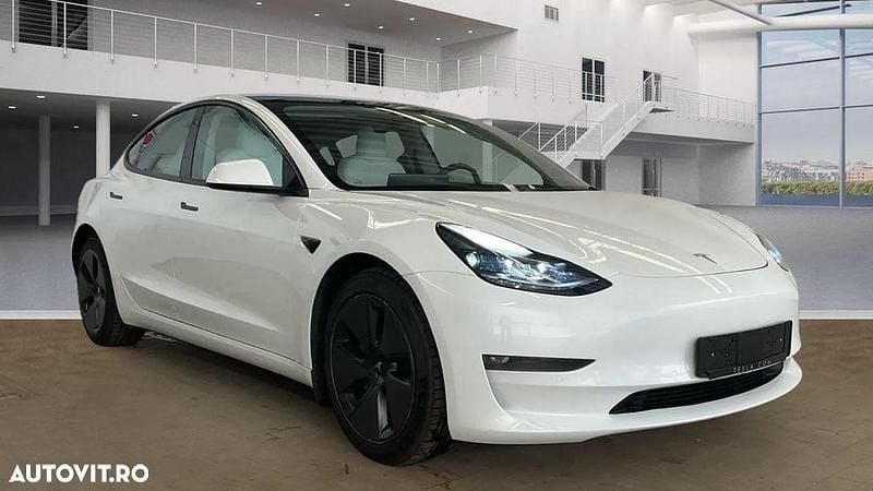 Culoarealb Utilizat 2021 Tesla Model 3 Berlinǎ | 32.500 EUR (Puțin scump) - Imagine 1/4
