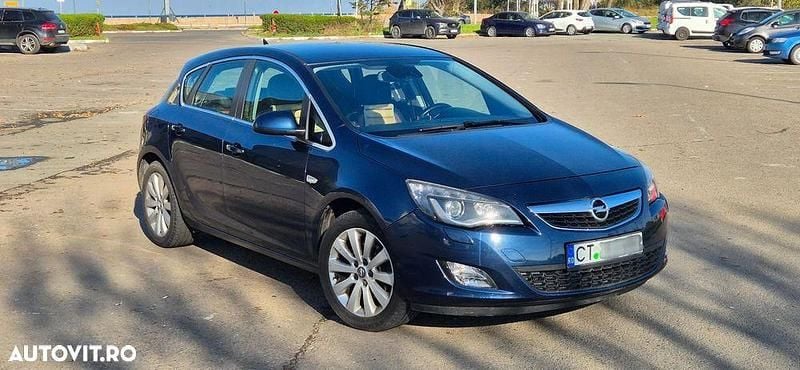 Second-hand Opel Astra Cosmo 110 CP (80 kW) 2010 Culoarealbastru Hatchback
