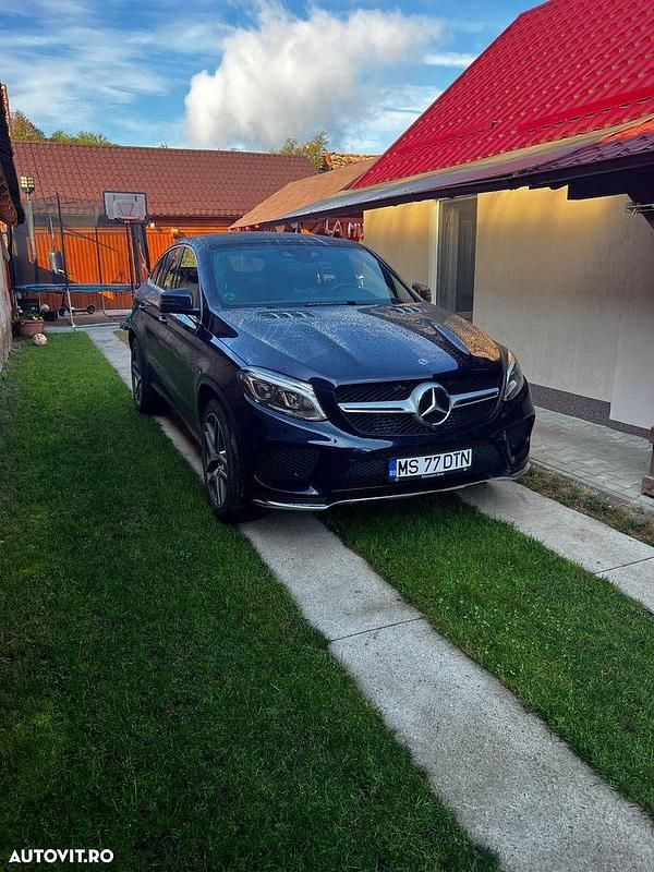Culoarealbastru Utilizat 2019 Mercedes GLE350 AMG line Coupe | 49.000 EUR (Puțin scump) - Imagine 1/4