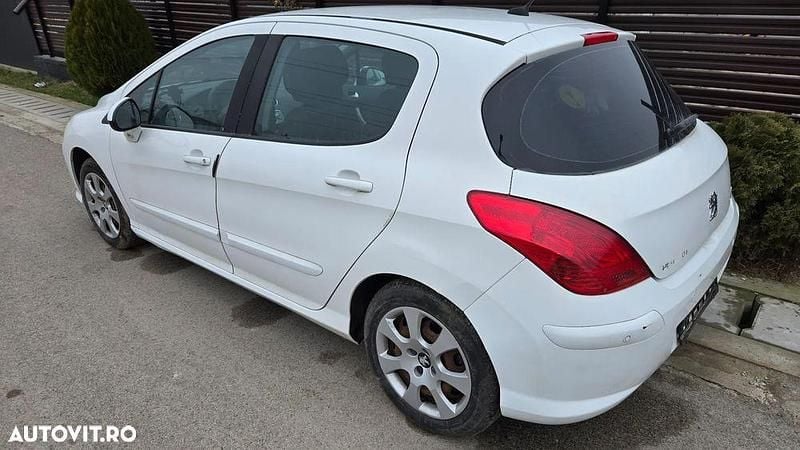 Second-hand Peugeot 308 112 CP (82 kW) 2010 Culoarealb Hatchback