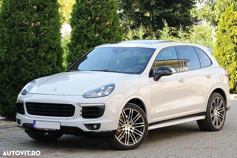Second-hand Porsche Cayenne 245 CP (180 kW) 2016 Culoarealb SUV