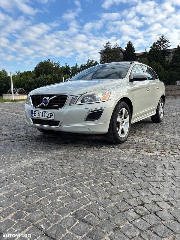 Alb Utilizat 2013 Volvo XC60 Kinetic SUV | 10.999 EUR - Imagine 1/4
