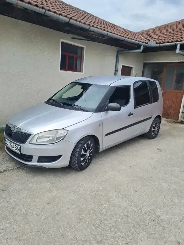 Argintiu Utilizat 2011 Skoda Roomster Break | 2.100 EUR - Imagine 1/4