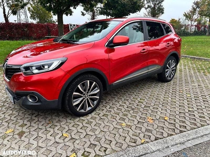 Culoarerosu Utilizat 2015 Renault Kadjar Bose Edition SUV | 9.400 EUR (Preț bun) - Imagine 1/4