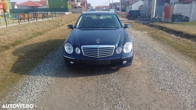 Albastru Utilizat 2006 Mercedes E220 Elegance Berlinǎ | 3.700 EUR - Imagine 1/4