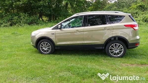 Verde Utilizat 2014 Ford Kuga SUV | 8.250 EUR (Super Preț) - Imagine 1/4