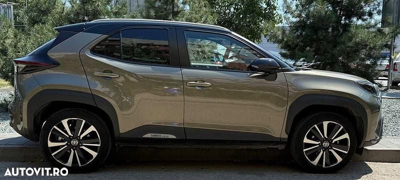 Culoareverde Utilizat 2022 Toyota Yaris Cross SUV | 25.700 EUR (Preț OK) - Imagine 1/4