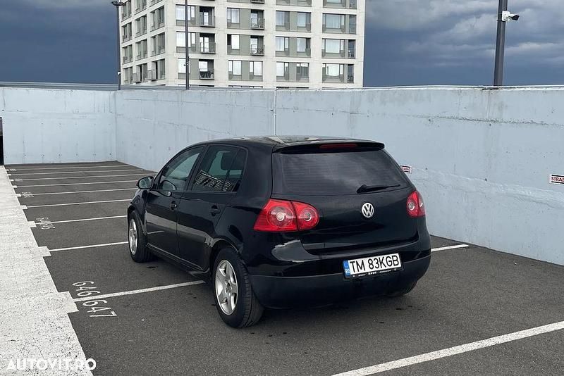 Culoarenegru Utilizat 2005 VW Golf IV Basis Break | 2.200 EUR (Puțin scump) - Imagine 1/4