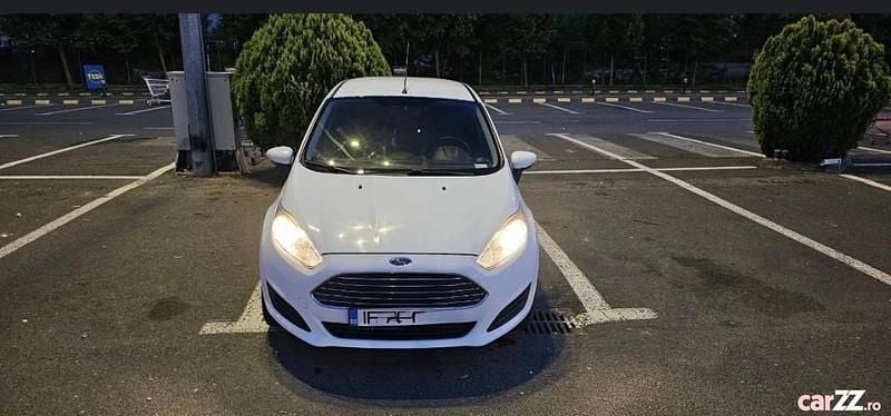 Alb Utilizat 2014 Ford Fiesta Hatchback | 5.100 EUR (Preț OK) - Imagine 1/4