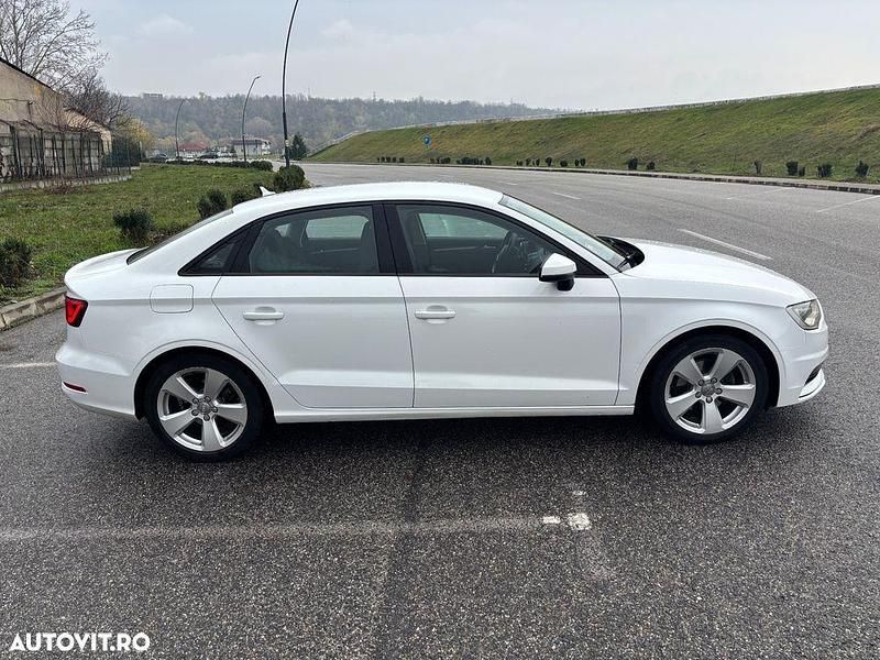 Second-hand Audi A3 Ambiente 110 CP (80 kW) 2016 Culoarealb Berlinǎ