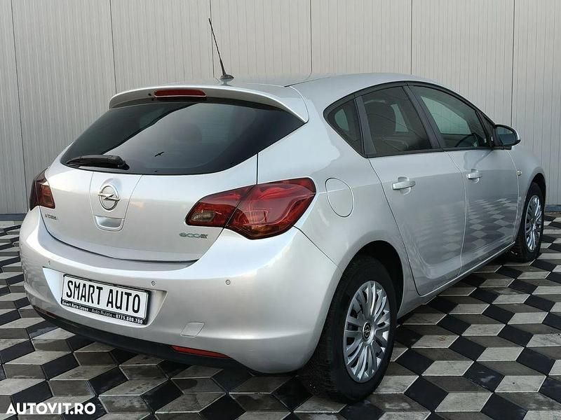 Second-hand Opel Astra Edition 87 CP (63 kW) 2011 Culoaregri Hatchback