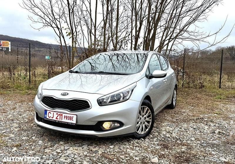 Culoareargint Utilizat 2015 Kia Ceed Hatchback | 5.490 EUR (Preț OK) - Imagine 1/4