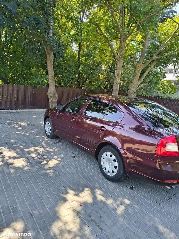 Culoarealte culori Utilizat 2009 Skoda Octavia Elegance Berlinǎ | 3.250 EUR (Preț bun) - Imagine 1/4