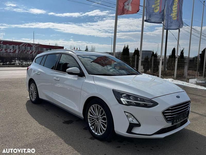 Second-hand Ford Focus Titanium 120 CP (88 kW) 2020 Culoarealb Break