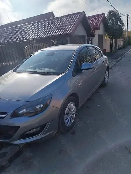Utilizat 2013 Opel Astra Hatchback | 3.900 EUR (Preț OK) - Imagine 1/4