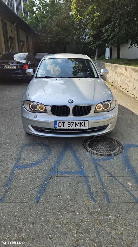 Gri Utilizat 2010 BMW 116 Hatchback | 3.699 EUR (Preț OK) - Imagine 1/4