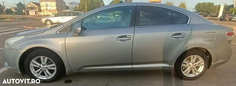 Verde Utilizat 2011 Toyota Avensis Berlinǎ | 5.900 EUR (Preț bun) - Imagine 1/4