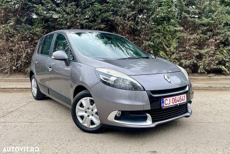 Culoaregri Utilizat 2013 Renault Scénic III Bose Edition Monovolum | 4.690 EUR (Preț OK) - Imagine 1/4