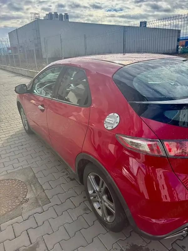 Second-hand Honda Civic Comfort 100 CP (73 kW) 2011 Culoarerosu Hatchback