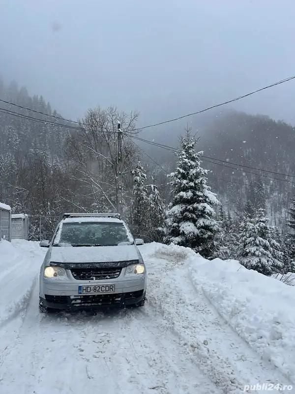 Utilizat 2004 VW Touran Monovolum | 1.700 EUR (Preț bun) - Imagine 1/4