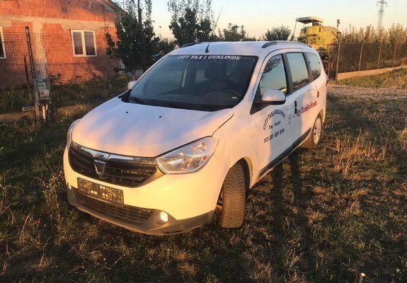 Alb Utilizat 2014 Dacia Nova Hatchback | 3.000 EUR - Imagine 1/1