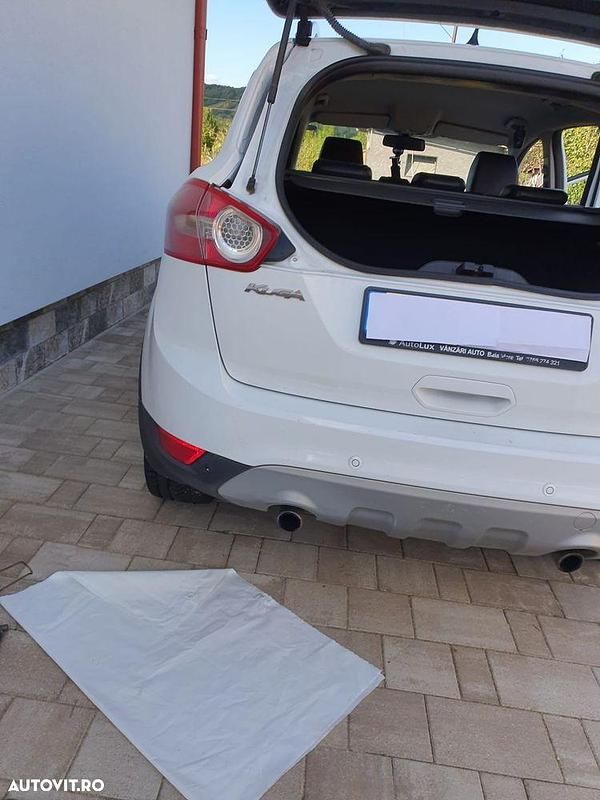 Second-hand Ford Kuga 163 CP (119 kW) 2011 Culoarealb SUV