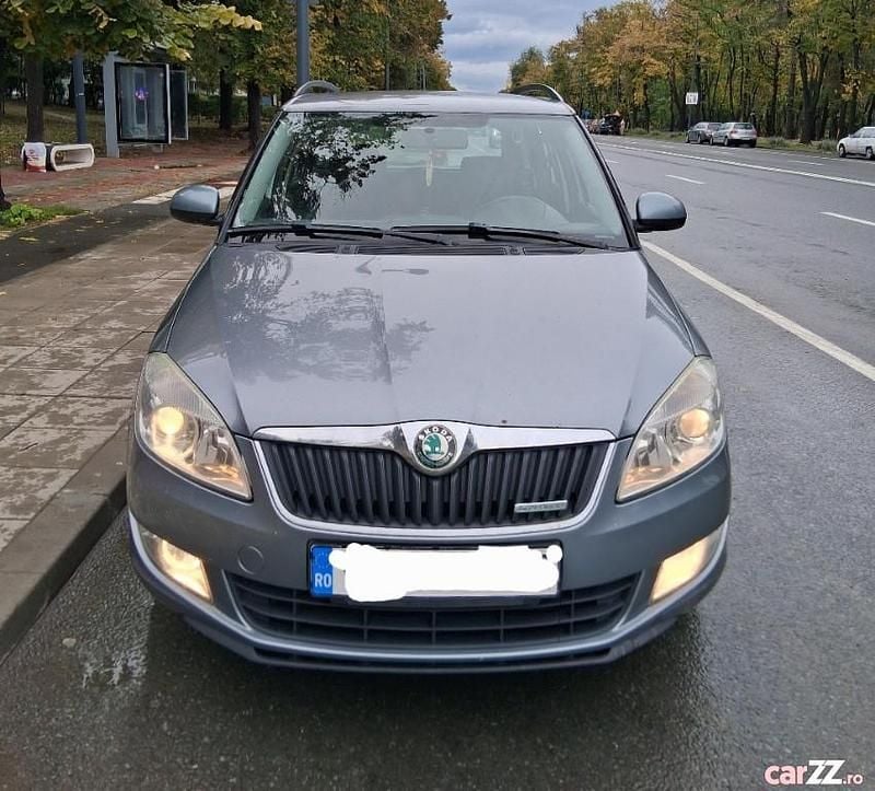 Albastru Utilizat 2012 Skoda Fabia Break | 2.750 EUR (Preț bun) - Imagine 1/4