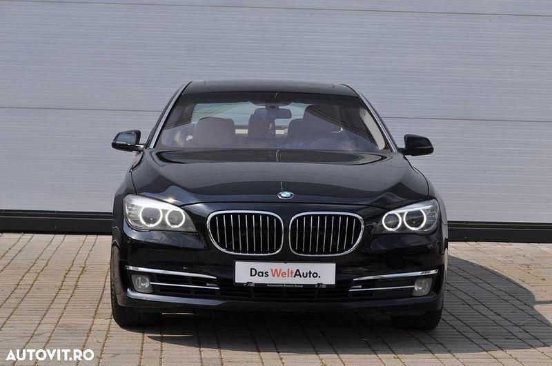 Second-hand BMW 750L 400 CP (294 kW) 2015 Culoarenegru Berlinǎ