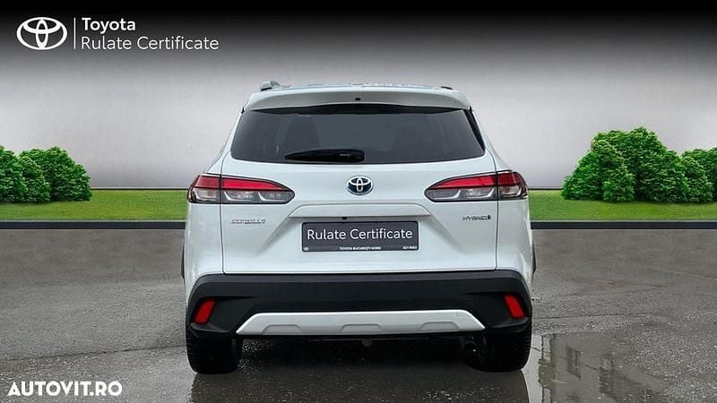Second-hand Toyota Corolla Cross 197 CP (144 kW) 2023 Culoarealb SUV