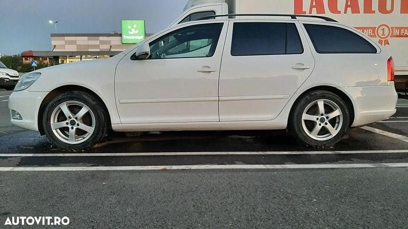Culoarealb Second-hand 2011 Skoda Octavia Ambition Break | 4.500 EUR (Preț OK) - Imagine 1/4