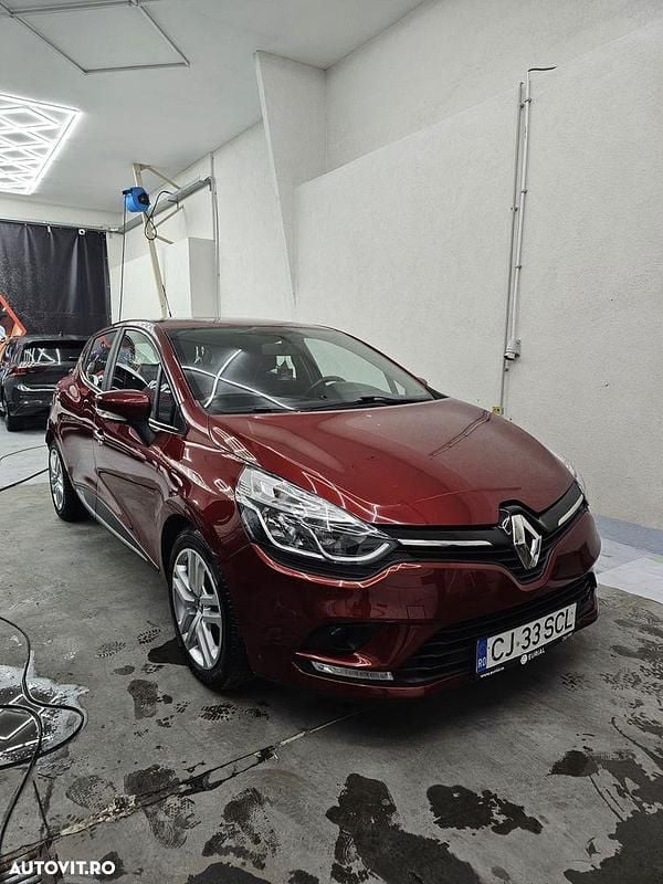 Culoarerosu Utilizat 2017 Renault Clio IV Life Hatchback | 6.750 EUR (Preț OK) - Imagine 1/4