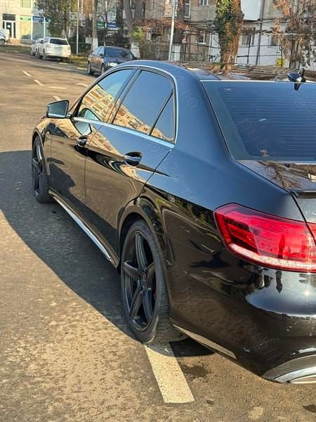 Utilizat 2015 Mercedes E220 AMG Berlinǎ | 15.500 EUR (Preț OK) - Imagine 1/4