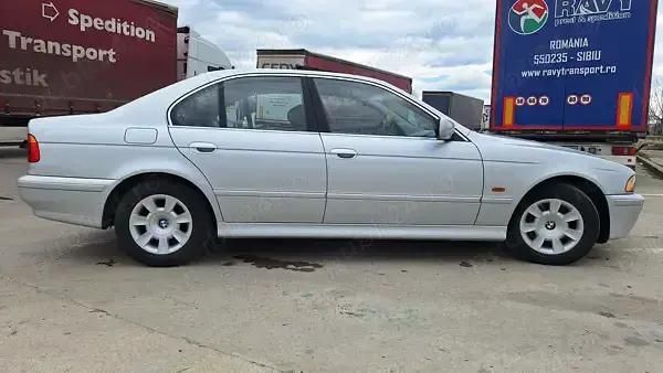 Argintiu Utilizat 2001 BMW 520 Berlinǎ | 8.400 EUR - Imagine 1/4