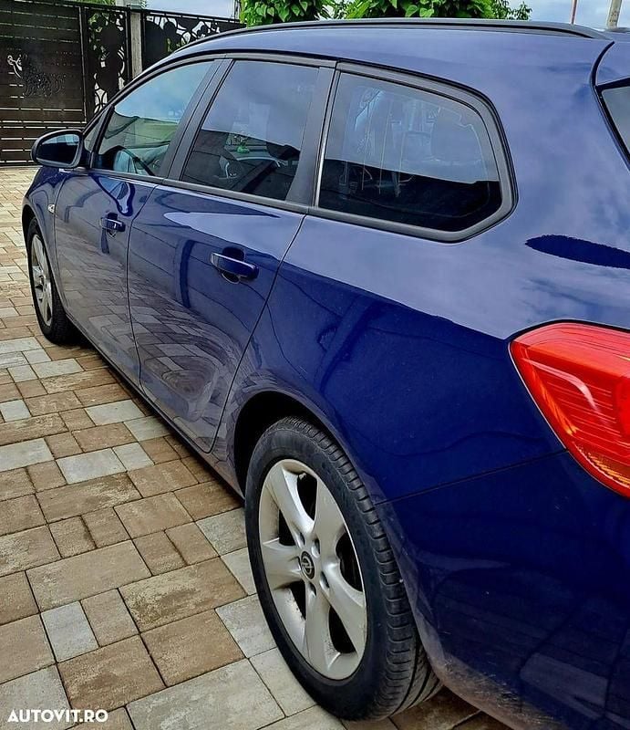 Culoarealbastru Utilizat 2011 Opel Astra Sport Break | 4.350 EUR (Preț bun) - Imagine 1/4