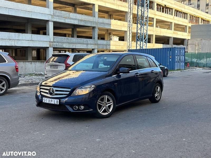 Second-hand Mercedes 180 109 CP (80 kW) 2013 Culoarealbastru Berlinǎ